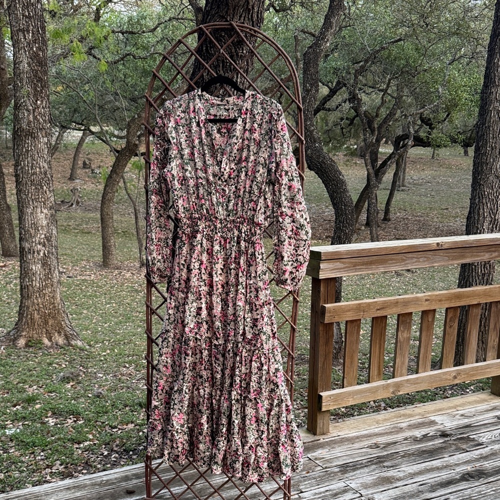 Elie Tahari Pink and Cream Floral Long Sleeve V-Neck Tiered Dress